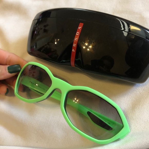 Prada neon green sunnies - Picture 6 of 6
